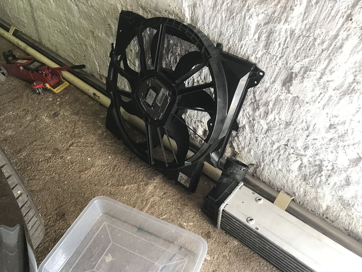 cooling fan out_2432884545.jpg